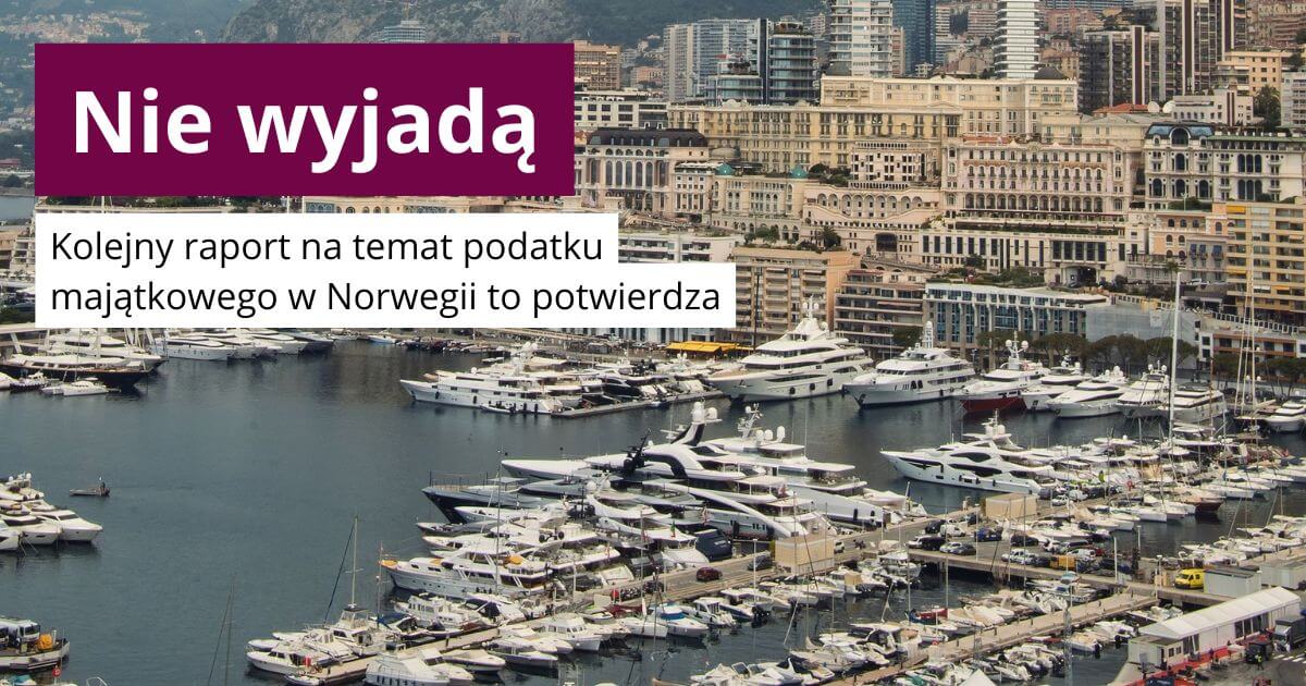 Port w Monako pełen luksusowych jachtów, na tle zabudowy miasta; w lewym górnym rogu bordowy box z napisem „Nie wyjadą” i podpis: Kolejny raport na temat podatku majątkowego w Norwegii to potwierdza.